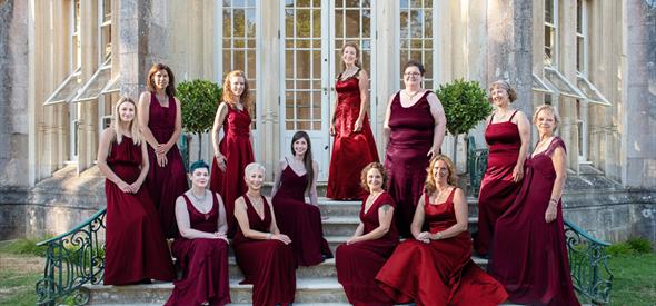 La Nova Singers in red dresses