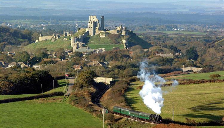 Train past Corfe Castle