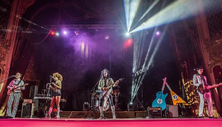Zoots on the stage
