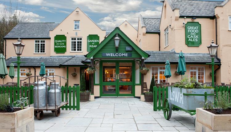 Avon Causeway pub exterior.