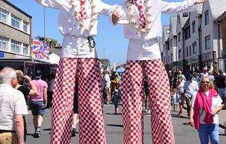 Chefs on stilts