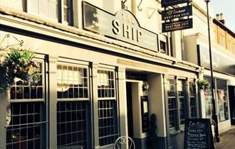 Front side of the ship on the highstreet.